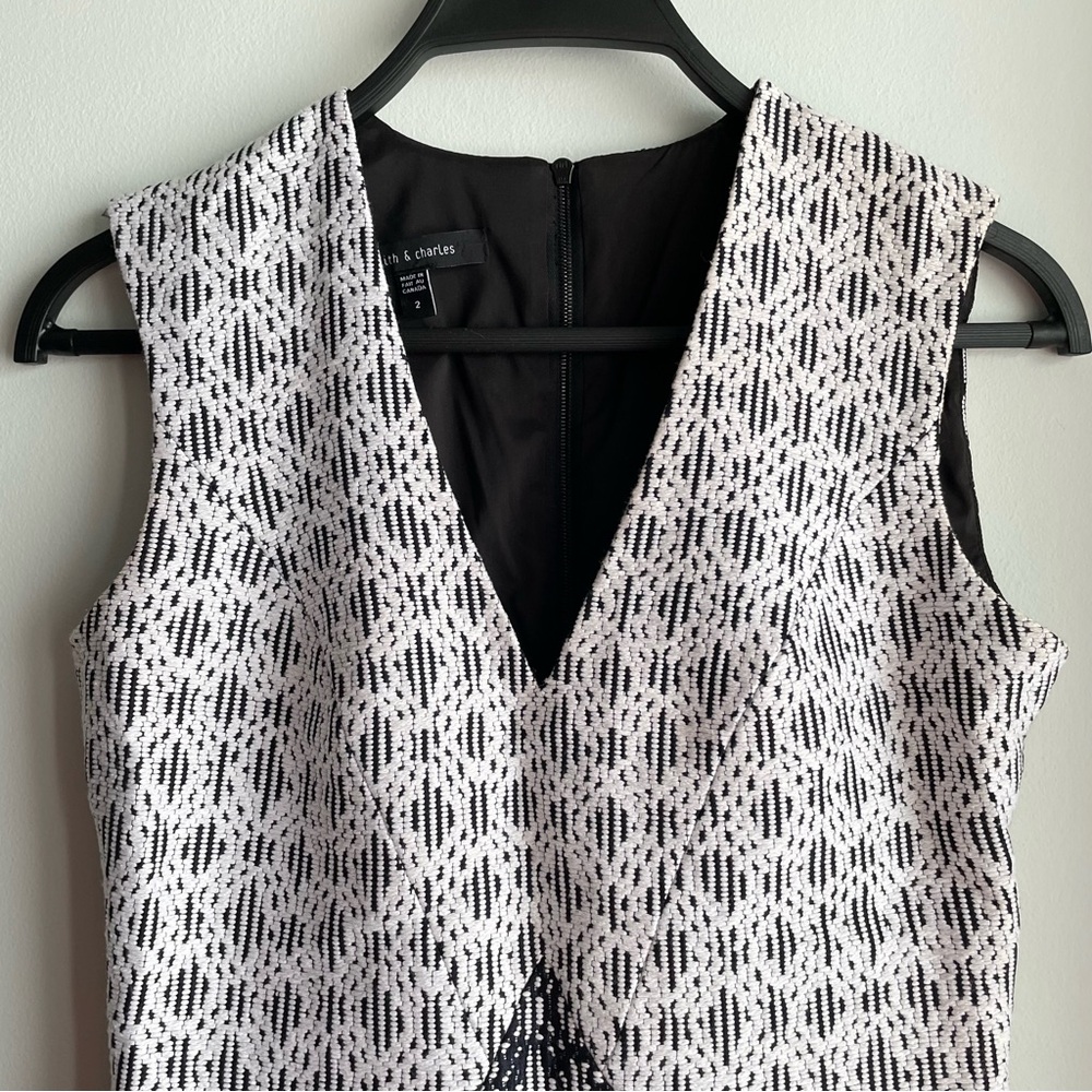JUDITH & CHARLES Black and White Patterned V-neck Dress - Picture 2 of 8